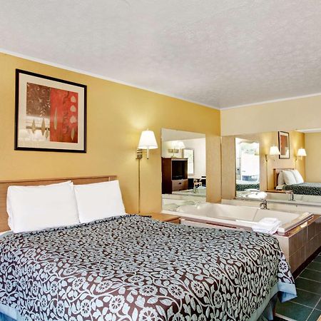 Days Inn By Wyndham Knoxville West Екстер'єр фото